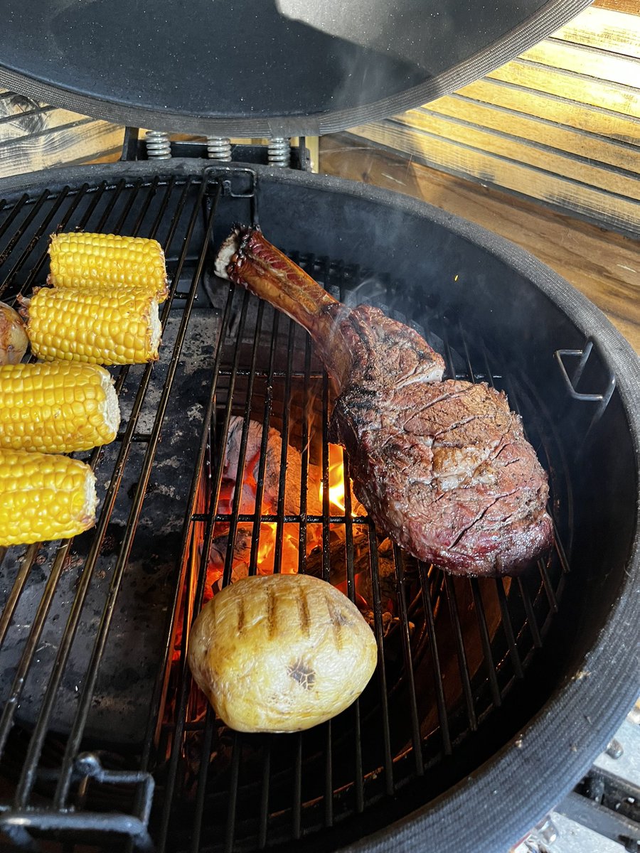 littlespabbq's tweet photo. Tomahawk steak, reverse seared in Kamado bono, smoked with hickory, served with jacket potato and sweetcorn.. bloody lovely. #kamadobono #ukbbq #bbquk https://t.co/pVf1pGMdyw