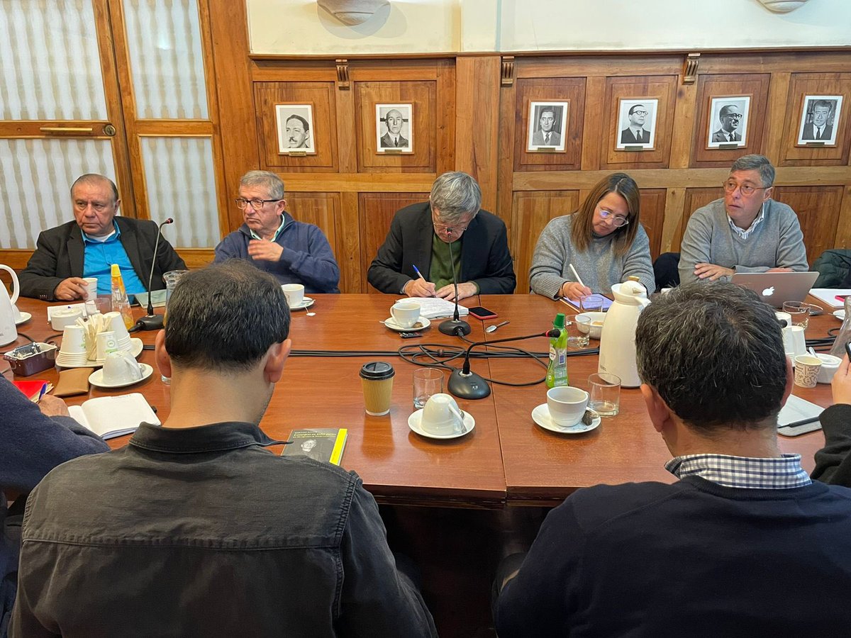 Hoy, en nuestra sede central, se realizó una reunión de trabajo y coordinación de las y los consejeros constitucionales electos de Unidad para Chile, junto a especialistas de la Comisión Experta.