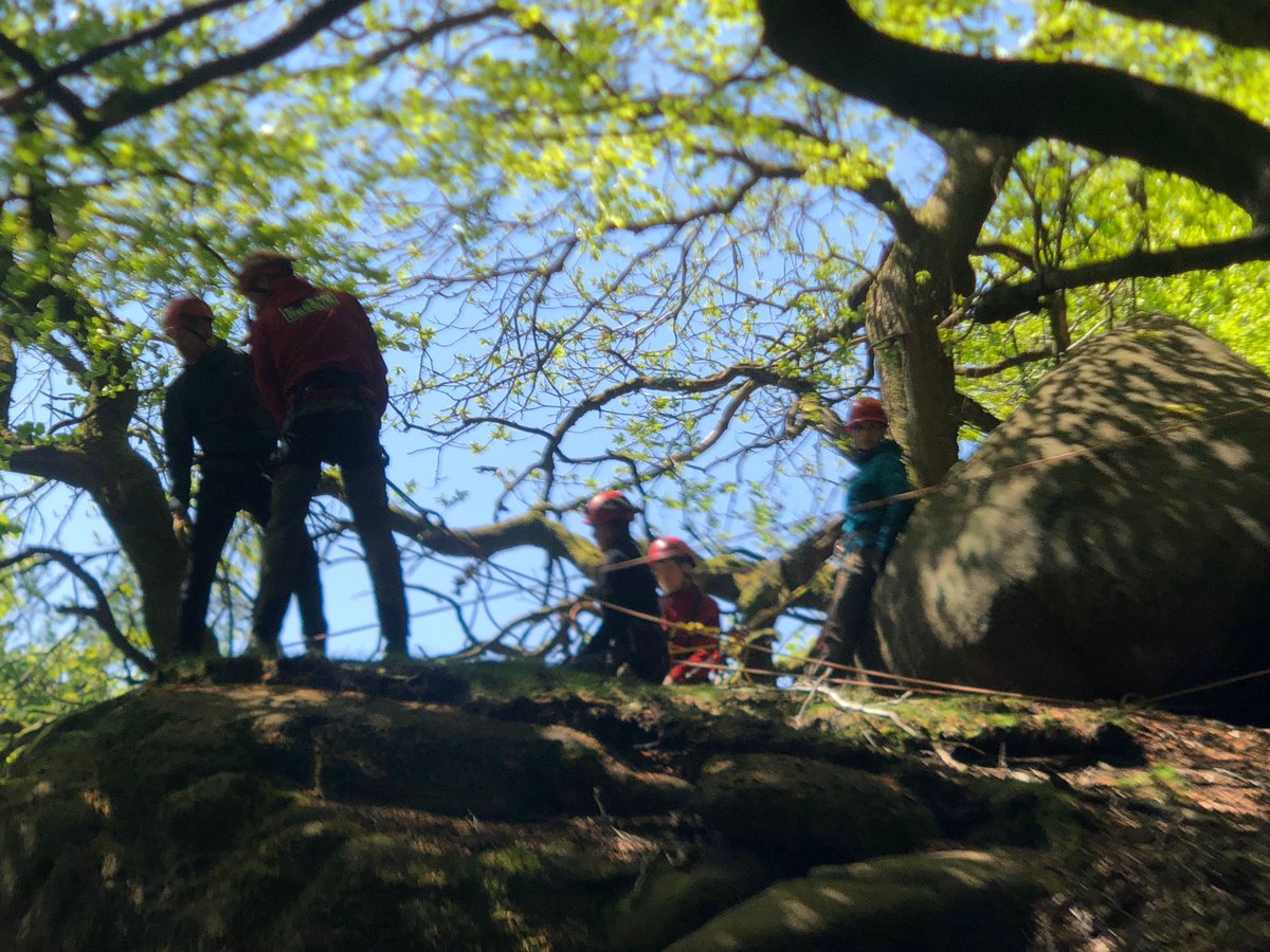 Buxton_MRT's tweet image. Did you spot the team this morning at Hen Cloud? 

It was the team’s crag training day where we were practising a range of rope rescue techniques on the crags in the woods.