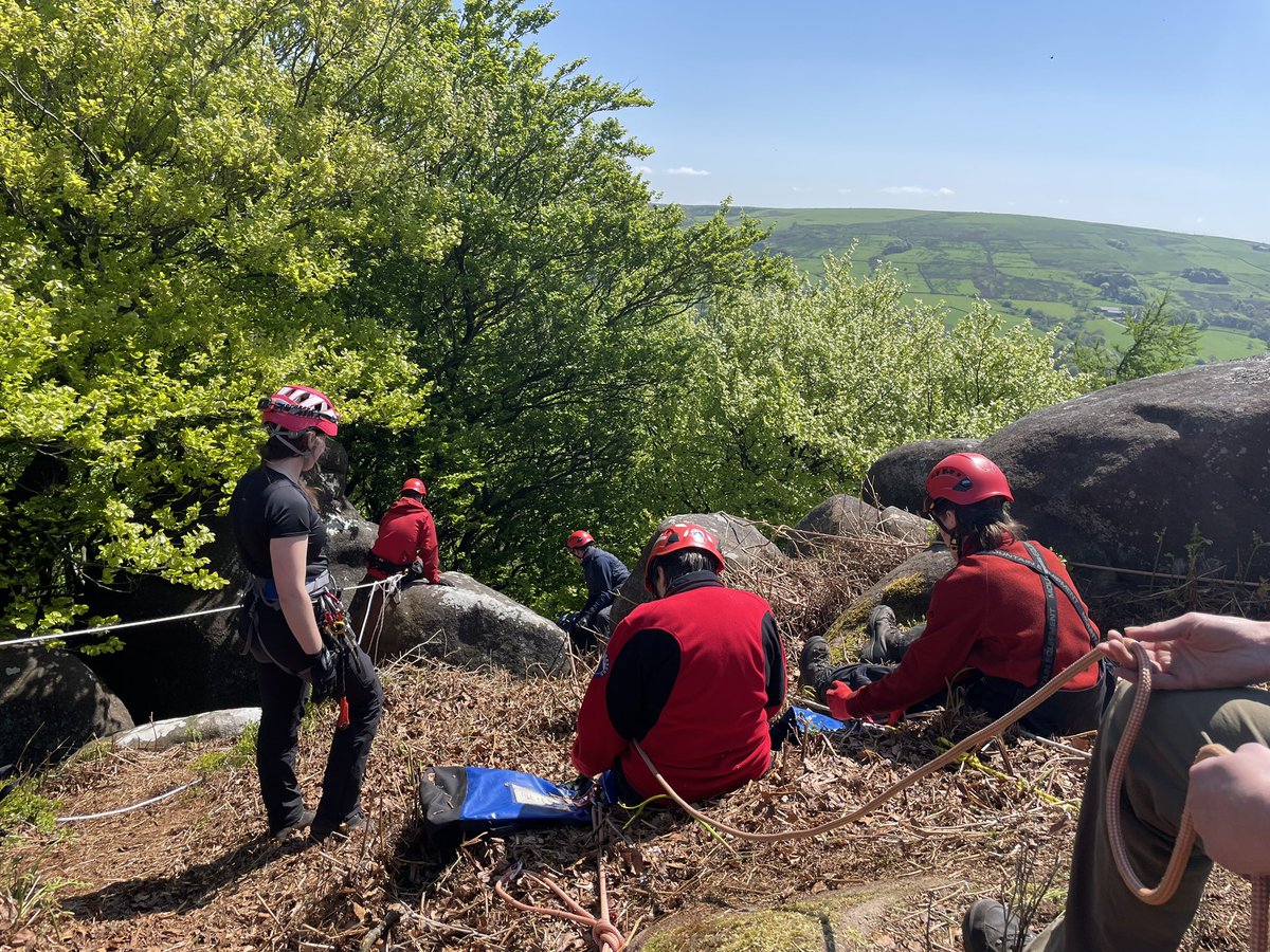 Buxton_MRT's tweet image. Did you spot the team this morning at Hen Cloud? 

It was the team’s crag training day where we were practising a range of rope rescue techniques on the crags in the woods.