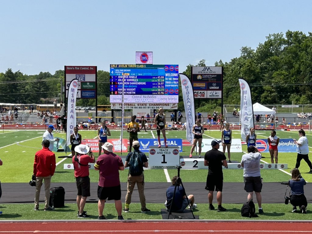 bluejaystrack's tweet photo. CONGRATS TO MAGGIE WRIGLEY on her 5th place finish in the girls 100 m dash!! https://t.co/FvFGviyXro