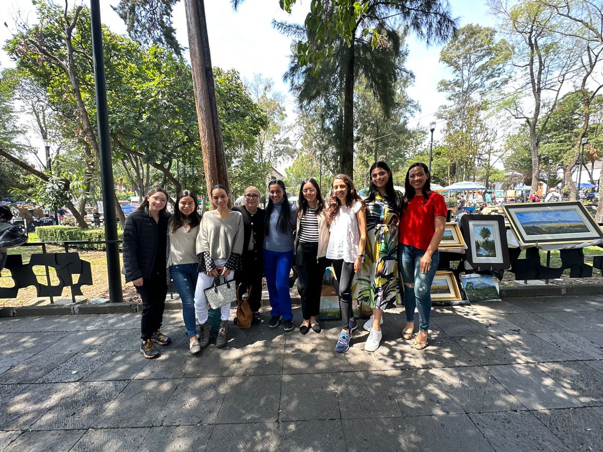 El día de hoy, parte de nuestras residentes pudieron compartir un gran momento con la Dra. <a href="/elopezgavito/">Elena Lopez Gavito</a> , expresidenta de la <a href="/amcgmx/">amcgmx</a> quien nos recordó sobre el gran papel de las de mujeres cirujanas en las sociedades actuales

#INCMNSZSurgery #ILookLikeASurgeon 
#WomenInSurgery