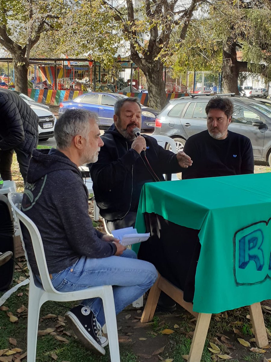 AntolinMagallan's tweet photo. Junto a les cres de @NEcomuna12 participé de la actividad con Radio Abierta en Barrio Perón, con la presencia de Legisladorxs de @TodosCaba y una gran feria comunitaria. 

Calentando motores de cara a la gran convocatoria del #25deMayo.

#ArgentinaConCristina https://t.co/WVyahMeIUo