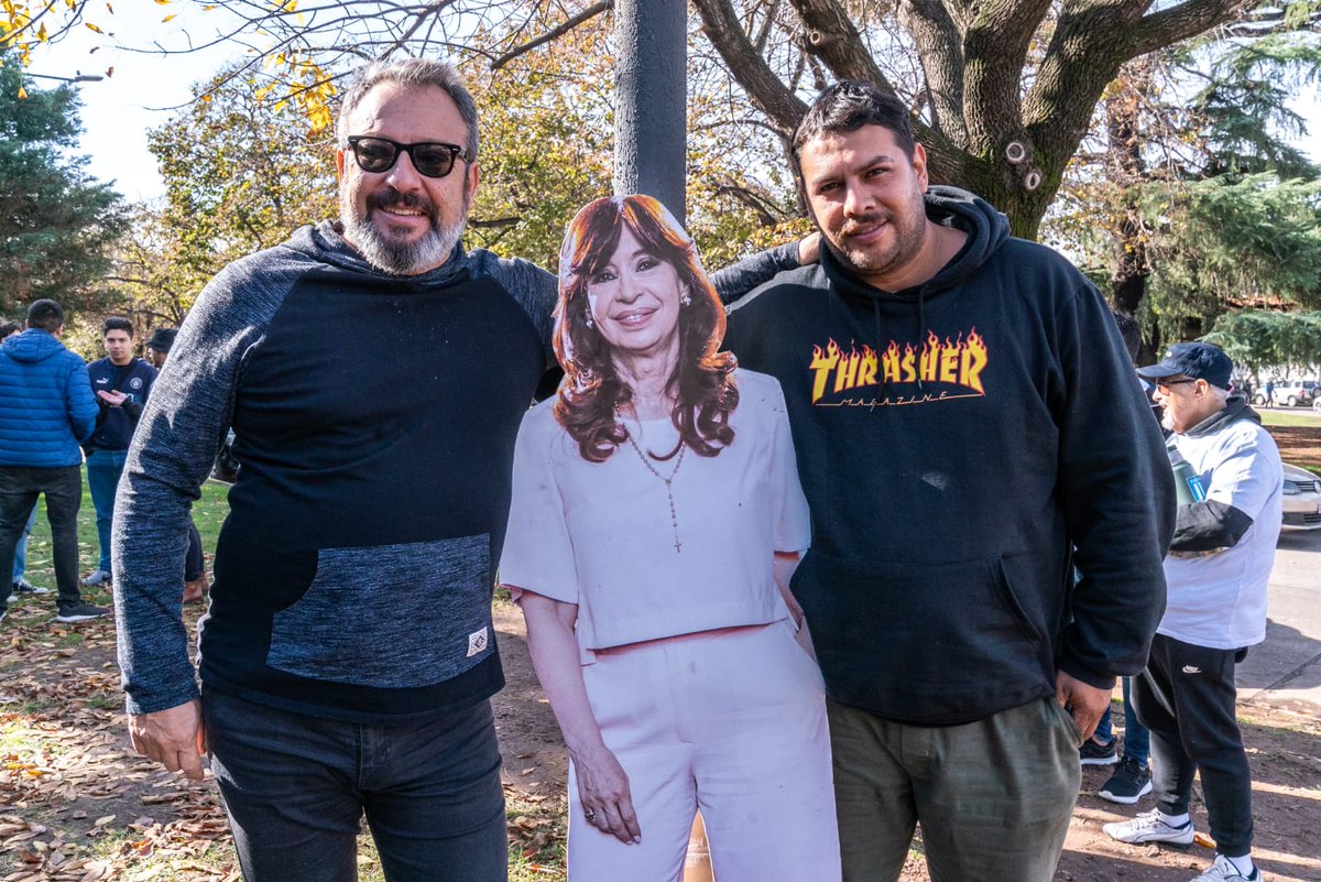 AntolinMagallan's tweet photo. Junto a les cres de @NEcomuna12 participé de la actividad con Radio Abierta en Barrio Perón, con la presencia de Legisladorxs de @TodosCaba y una gran feria comunitaria. 

Calentando motores de cara a la gran convocatoria del #25deMayo.

#ArgentinaConCristina https://t.co/WVyahMeIUo