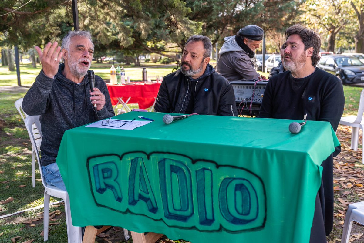 AntolinMagallan's tweet photo. Junto a les cres de @NEcomuna12 participé de la actividad con Radio Abierta en Barrio Perón, con la presencia de Legisladorxs de @TodosCaba y una gran feria comunitaria. 

Calentando motores de cara a la gran convocatoria del #25deMayo.

#ArgentinaConCristina https://t.co/WVyahMeIUo