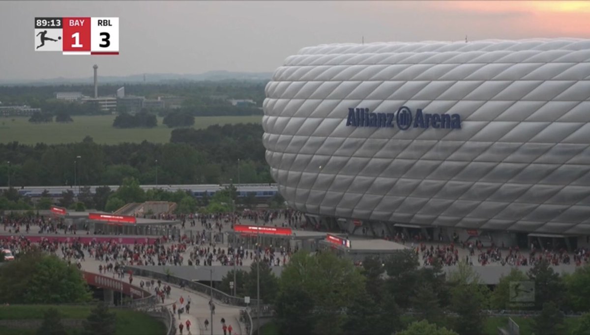 BorussiaPassion's tweet photo. It seems that 10 straight league titles are not enough to guarantee a loyal fanbase that sticks with the team until the last second.

Embarrasing. https://t.co/CeQjqNLJdE