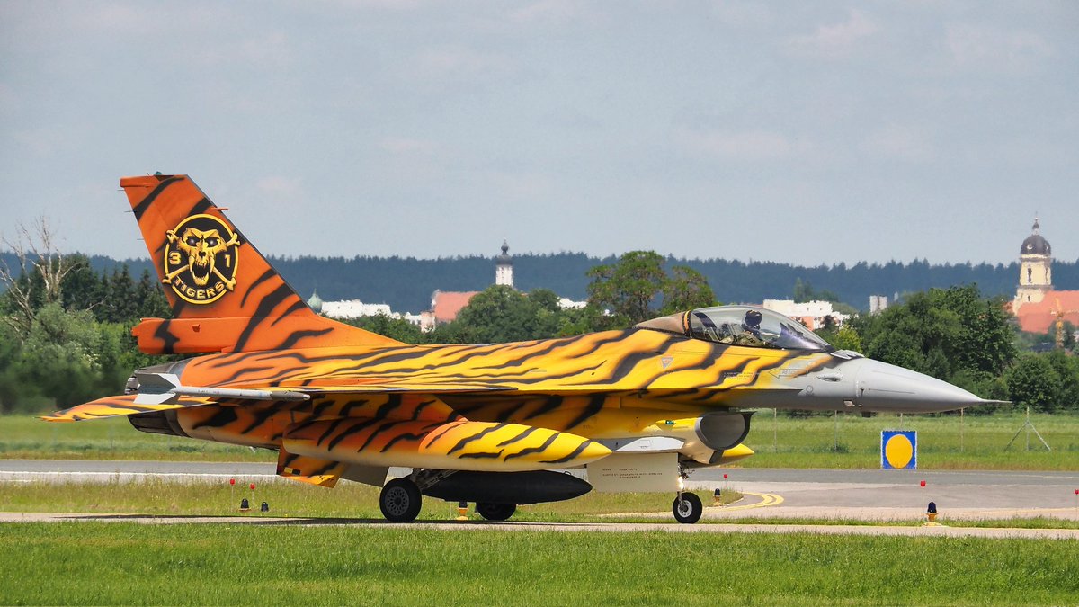 #F16 #FightingFalcon @ Airbase #Neuburg 

#Tigerspirit 🐯