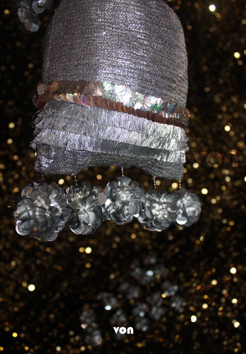 vonindia's tweet photo. Bedecked Disco balls💎 and fringe gota- the modernist version of the Indian Batua. Dolled up with waterfall sequin tassels, glammed up✨ by Iridescence. Hello🎀 the Couture Bag calling for contemplation.

#vonmadeinindia #FashionWeek https://t.co/jQQTYitmvn