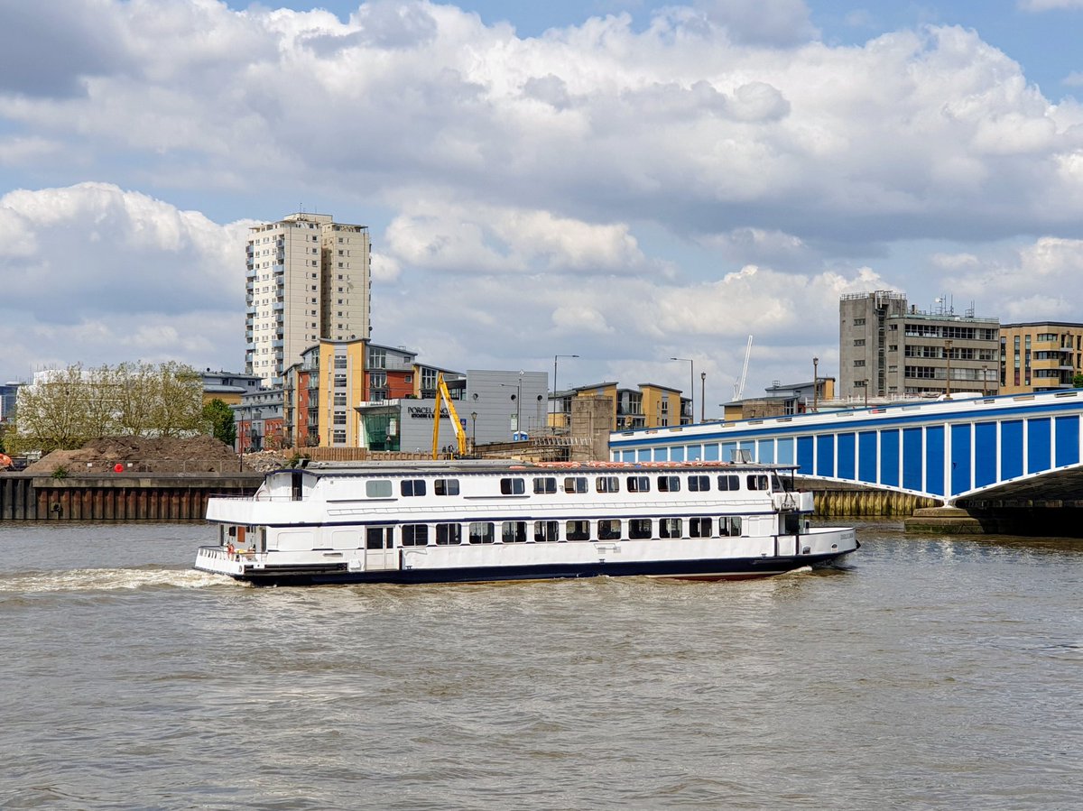M.V Jewel of London heading downstream by Wandsworth Bridge this afternoon @LDNPartyBoats #riverthames #thamespath #Londonpartyboats #wandsworthbridge #lifeinlondon