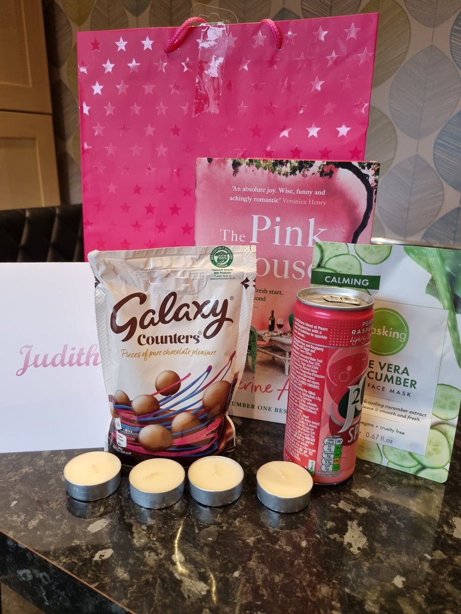 JudithSaunder17's tweet photo. A massive thank you to my secret friend for the most beautiful gift and kind words. Gave me so much joy after a very hard week. #khssecretfriend https://t.co/rduPSPV7A8
