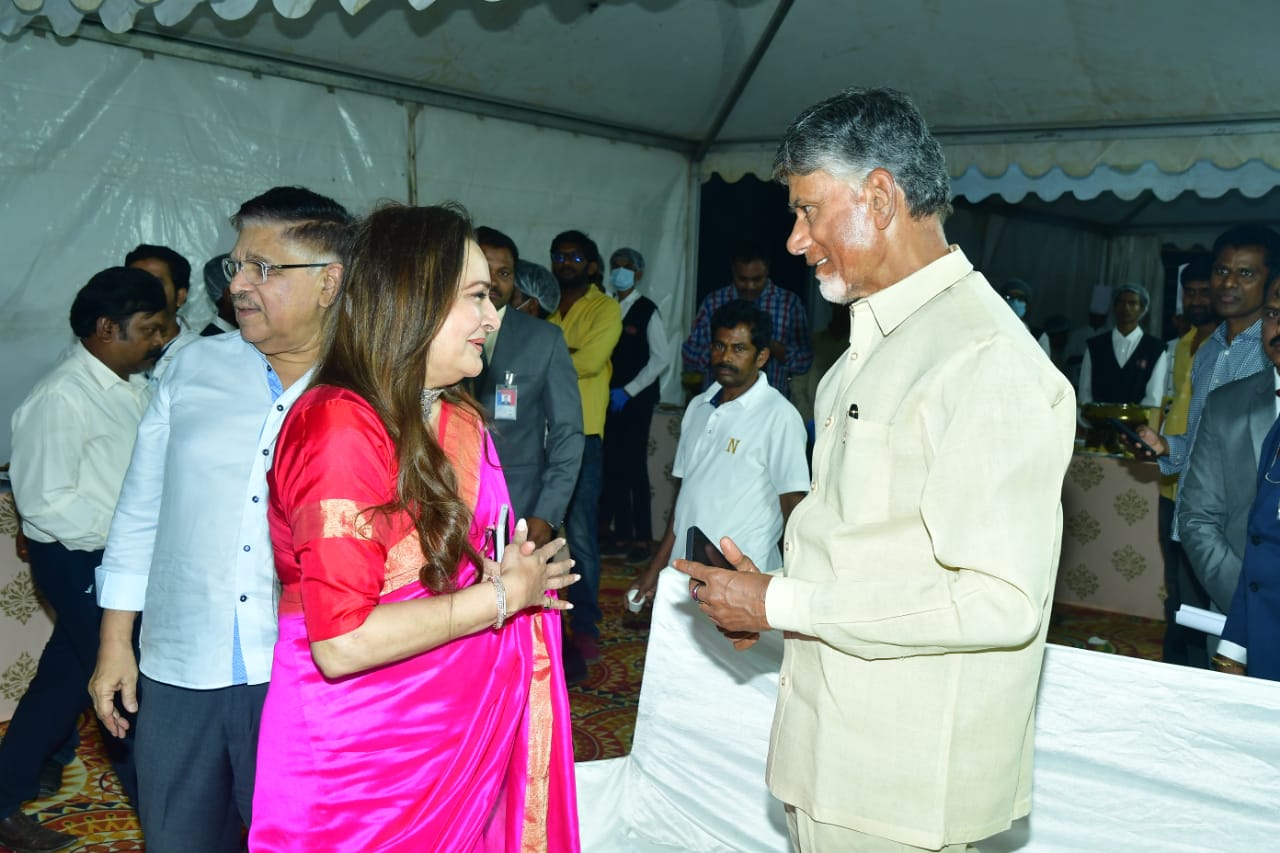 Fwl3EgCaYAA3ryl?format=jpg&name=large