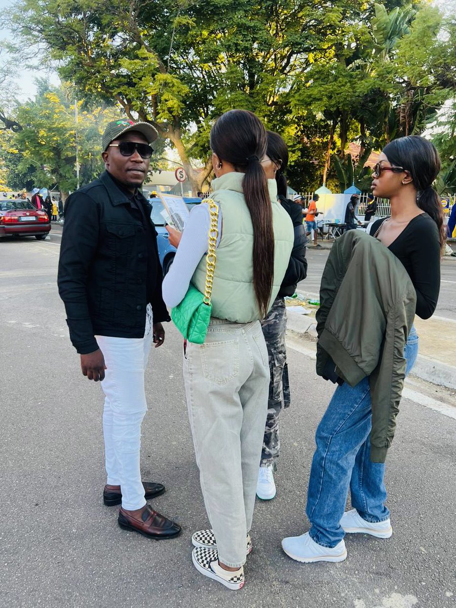 KamogeloFrans's tweet image. We went to loftus stadium not to watch soccer but for a different mandate of recruiting people to join the @EFFSouthAfrica ❤️🖤💚