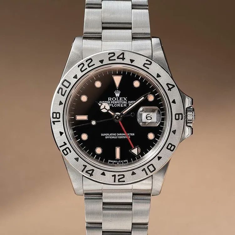 RoyalLuxWatches's tweet image. Designed for adventurers &amp;amp; explorers, Rolex Explorer II is a reliable timepiece that can withstand various conditions. 16570-0004 features a 40mm stainless steel case, a black dial with Superluminova-coated markers. It's making it a functional &amp;amp; versatile watch. #rolex #explorer2