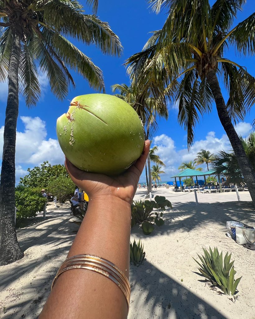 colormeetee99's tweet photo. beach please. https://t.co/swaVoaGYY0