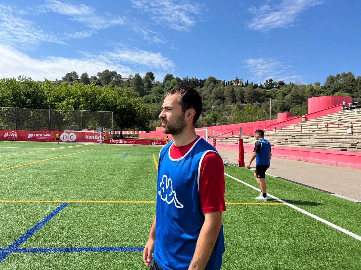CdEManresa's tweet photo. ❤️🤍 FOCUS ⚽
#ManresaPlayOff
#Objectiu2000
#OperacioVermell
#ManresaNavalcarnero https://t.co/0xACnLwIQB
