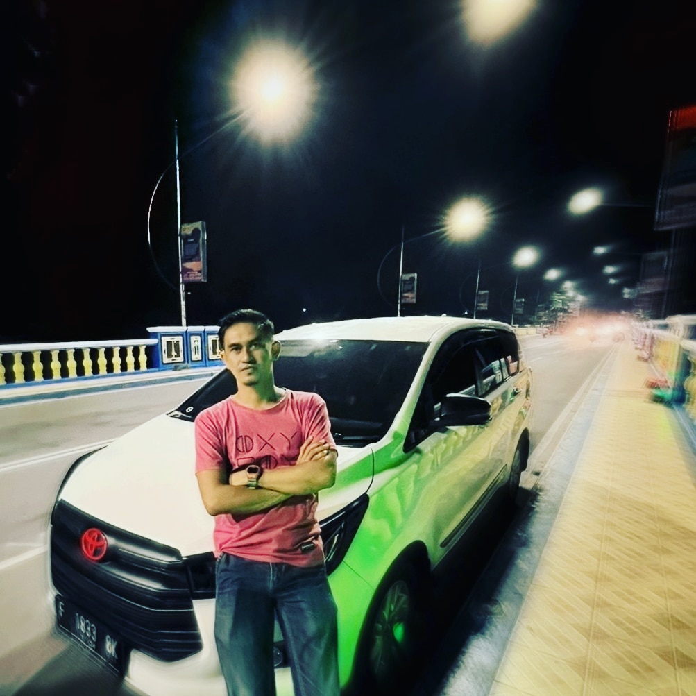 Hidup adalah perjuangan, ada yang berjuang sampai jatuh bangun agar bisa tetap hidup.
Ada pula yang ..... ah sudah lah.

Pokok'y jangan nyerah ya.
Tetaplah di jalan yang "benar" meski jalannya sulit dilalui, dan jangan maksa untuk di atas.