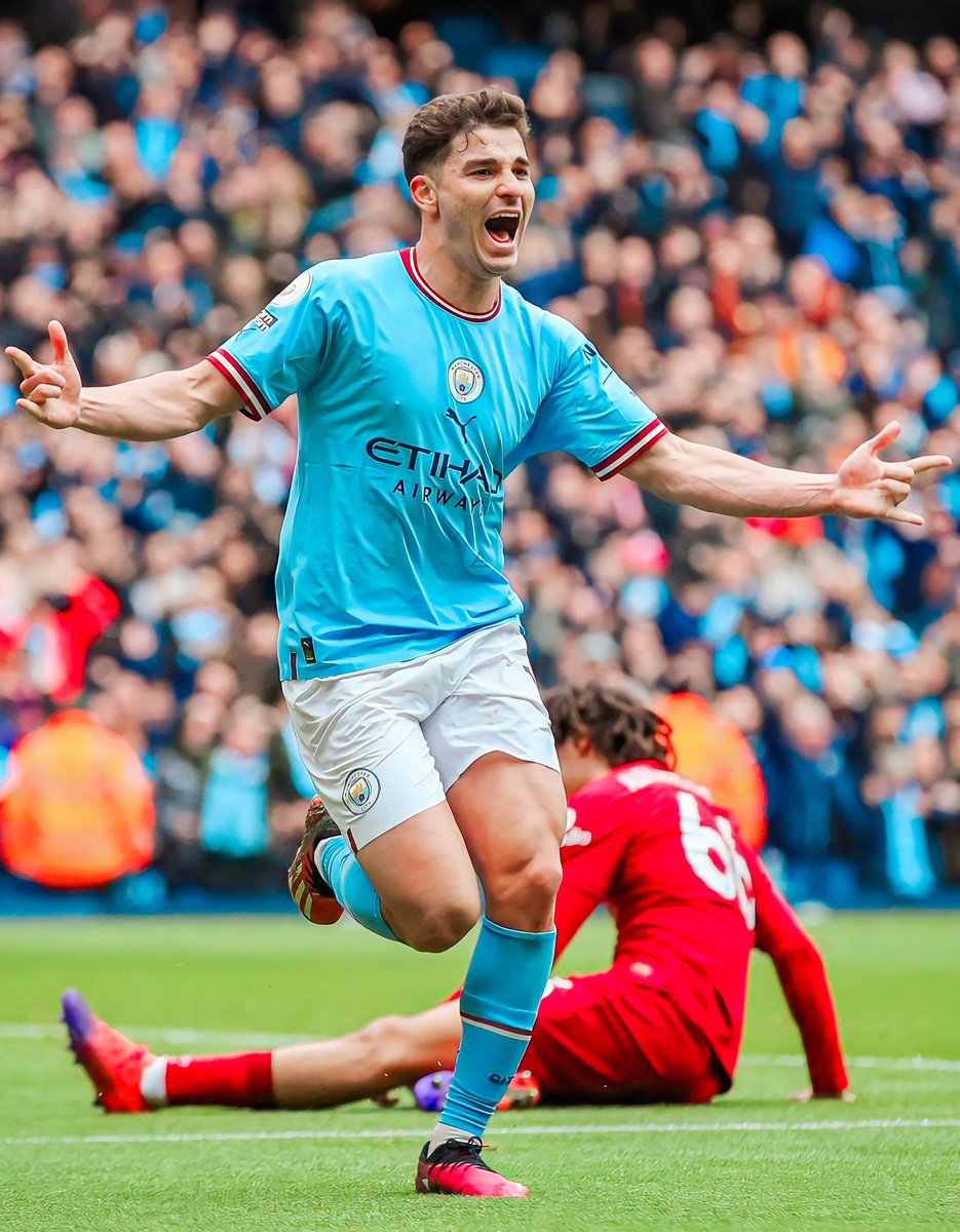 AtaqueFutbolero's tweet photo. 🏴󠁧󠁢󠁥󠁮󠁧󠁿 JULIÁN ÁLVAREZ, CAMPEÓN DE LA PREMIER LEAGUE EN SU PRIMERA TEMPORADA CON MANCHESTER CITY.

QUÉ LOCURA. 🇦🇷🌟 https://t.co/0LCW3hj5JG