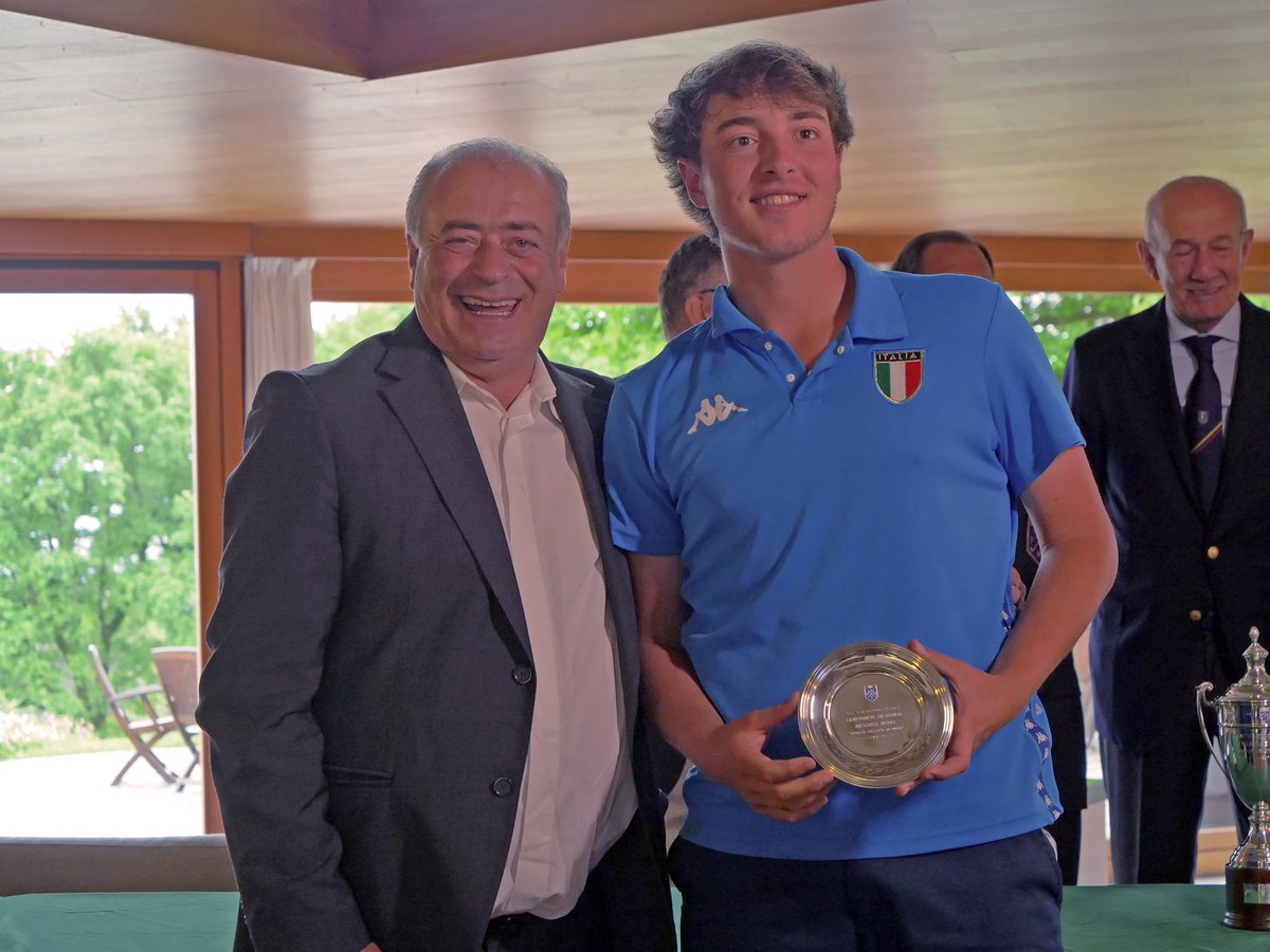 FederGolf's tweet photo. 📍 French International Men’s Amateur Championship

Alla fine del secondo giro in Francia conduce 🇩🇪 #Siemens con -4. 

🇮🇹 Bene #Nardini, 7/o con + 1. #Memeo, #Comotti e Frontero 25/i con +6. #Fallotico e #Ponzano 33/i con +7.

#golf #federgolf https://t.co/Eaa6AS77bv