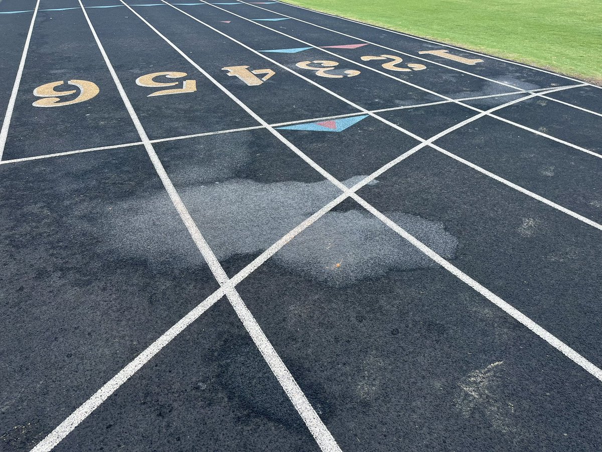 🚨 New school record alert! 🚨 

Results and photos from the Carbonated 1600m will be posted later. 

And yes, that puddle is just from one participant.