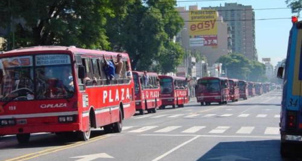 Que linda época la del 2005, era una fiesta todo
Me iba a la cancha 5 horas antes para ver a la reserva.
Antes del partido,la murga de OBI.
La pandilla de marquitos era una fiesta.siempre nos cuidaban.
Y las caravanas interminables de micros para ir a todos lados con velez 100pre
