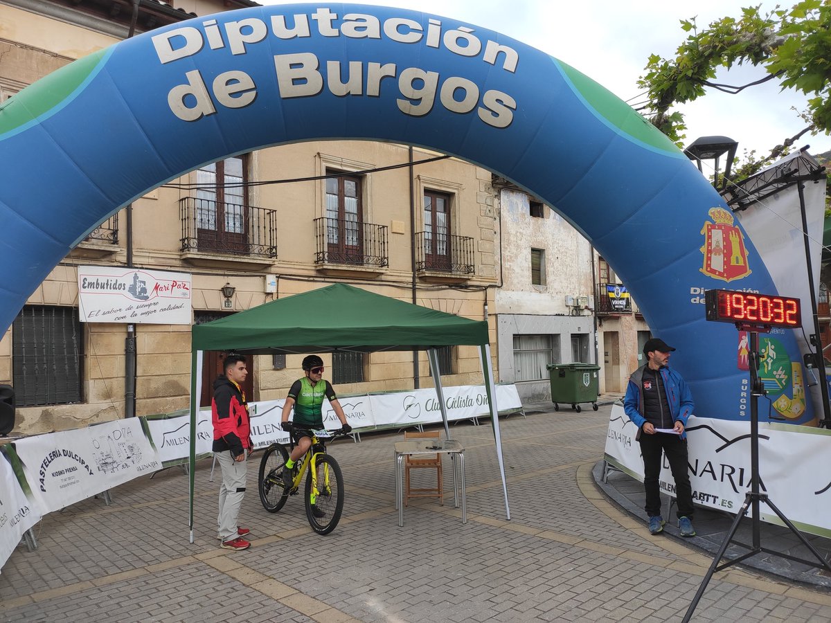 MilenariaBTT's tweet photo. ¡Que mejor premio que 2kg. de morcilla de Burgos! Así ha sido la 1a edicion de la Cronoescalada de la Milenaria; vatios y disfraces por igual. Enhorabuena y buena digestión 🤣 #milenariabtt #oña #btt #cycling #morcilla #territoriobtt https://t.co/atW6Y6B6C2