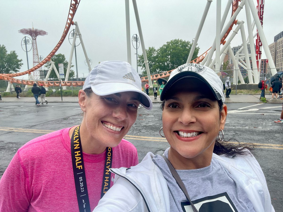 RamirezJeanine's tweet photo. Congrats to @amandafarinacci and the thousands of other runners who tackled the #BrooklynHalfMarathon in the rain today. I was out there with my cowbell in #ConeyIsland cheering you on! 🙌🏽❤️🏃🏻‍♀️ #RBCBrooklynHalf #BKHalf #Brooklyn #runners https://t.co/JWrFjkBBRb