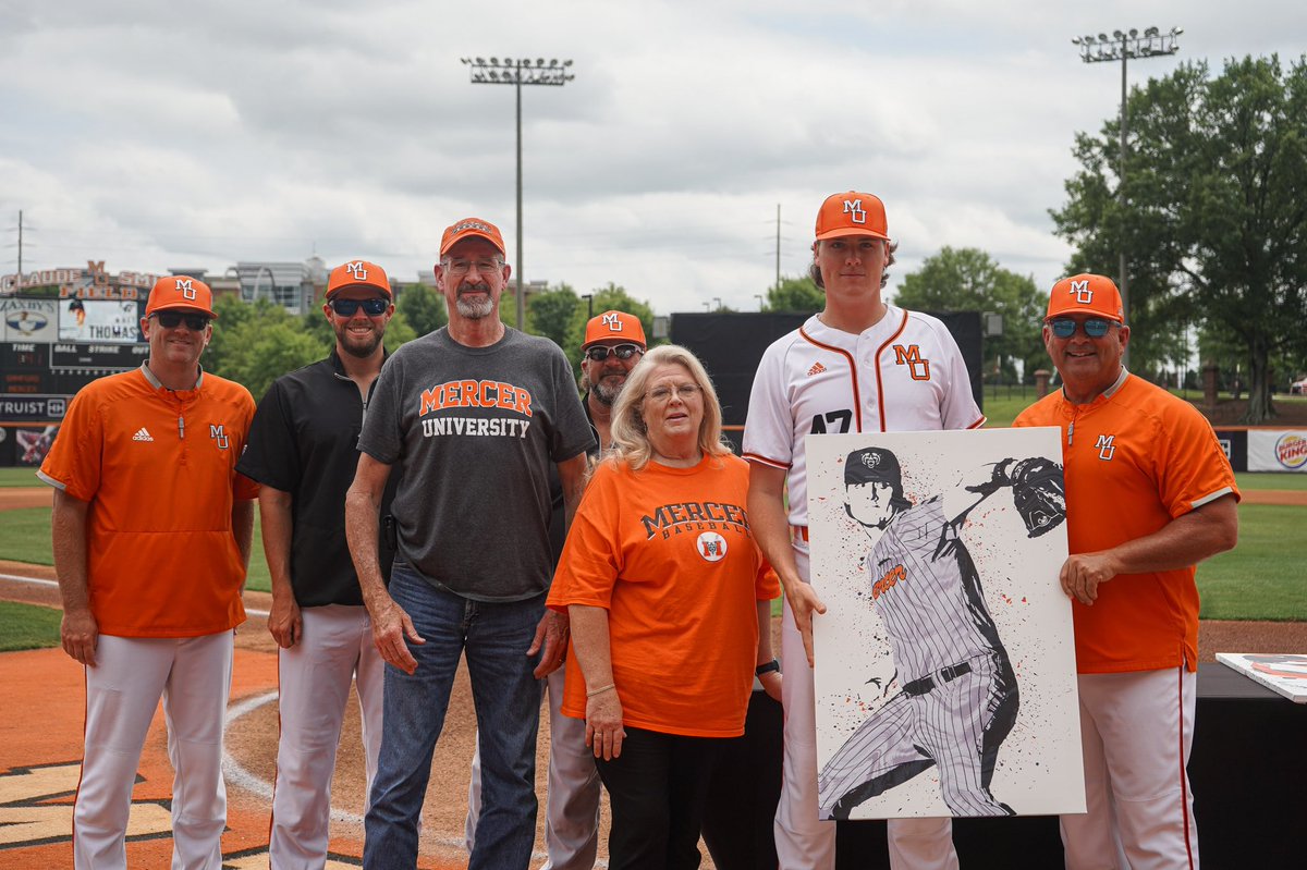 MercerBaseball's tweet photo. Thank you Seniors 🧡

#GoodToGreat || #WinnersWin https://t.co/ncGxLbG3Pt