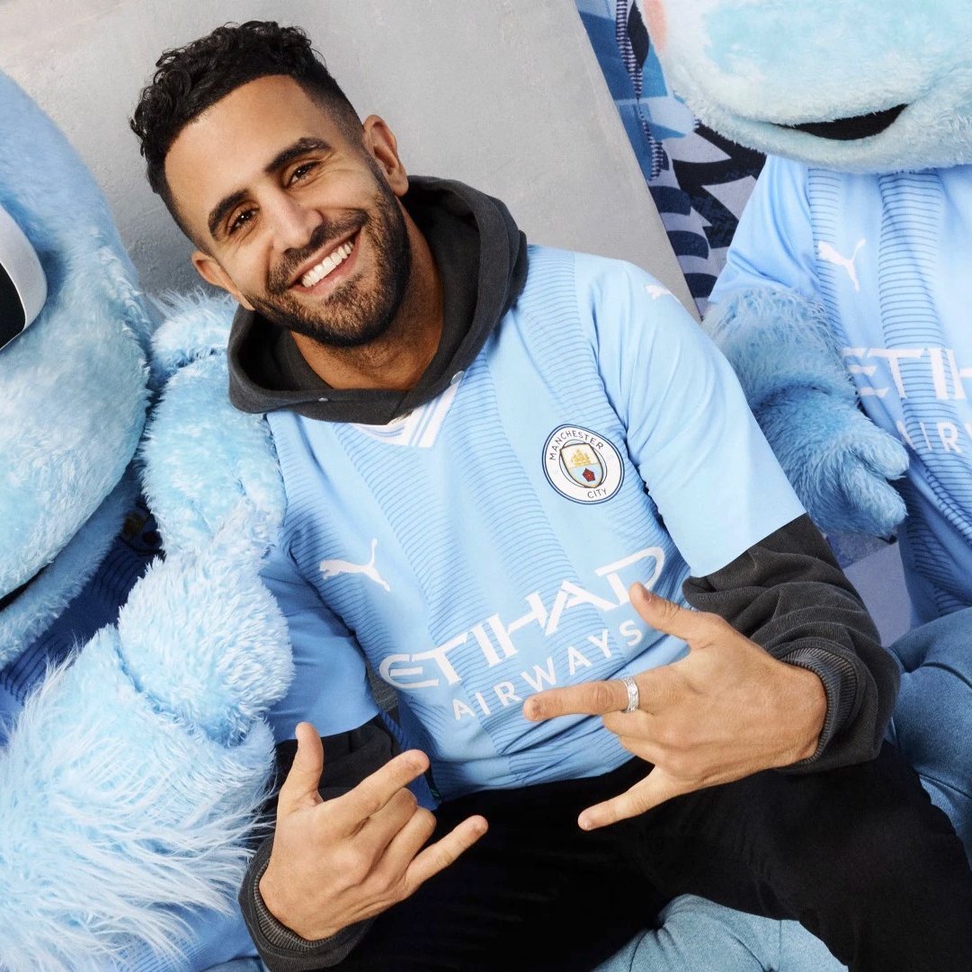 Les joueurs africains les plus titrés de L'HISTOIRE de la Premier League, Riyad Mahrez n'a désormais plus aucun égal :

1⃣ 🇩🇿 Mahrez (5)
2⃣ 🇨🇮 Drogba (4)
3⃣ 🇨🇮  Y. Touré (3)