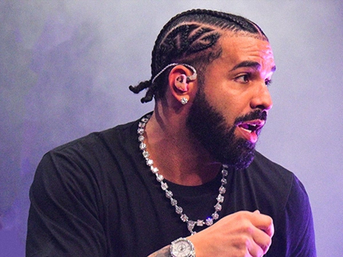PoisonRainYT's tweet photo. Aubrey Drake Graham microwaved his ramen for 3 minutes, but when he took it out the noodles were still kind of hard, so he's going to put it back in for another minute‼️😳 https://t.co/jWWa9kGfCG