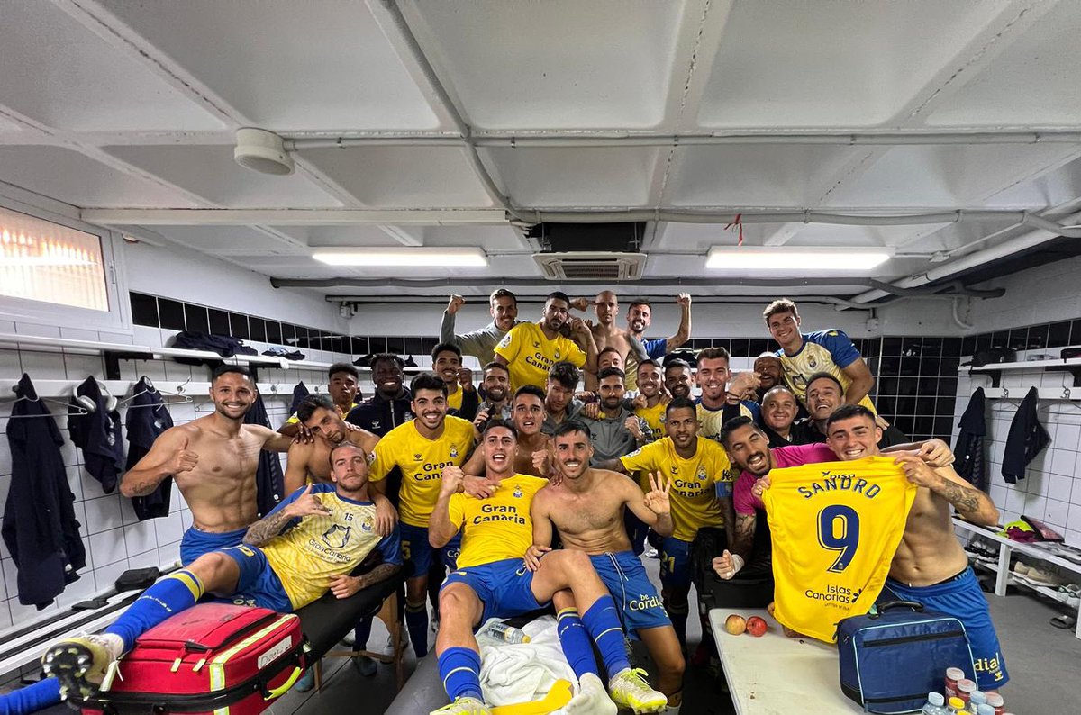 UDLP_Oficial's tweet photo. ¡Este triunfo es tuyo! ¡Seguimos con licencia para soñar, afición! 😍😍😍

#CartagenaLasPalmas
#LaUniónHaceLasPalmas 💛💙 https://t.co/GfZyzzQ6Fv