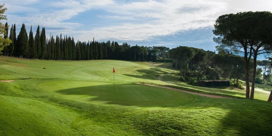 FederGolf's tweet image. 📍 Campionato Nazionale Femminile Senior 

Al Circolo Golf dell’Ugolino-Firenze si aggiudica il titolo per la terza edizione consecutiva #Colavito con +16 🏆

#TolomeiDiLippa, 2/a con +26. #Valli 3/a con +34.

#golf #federgolf