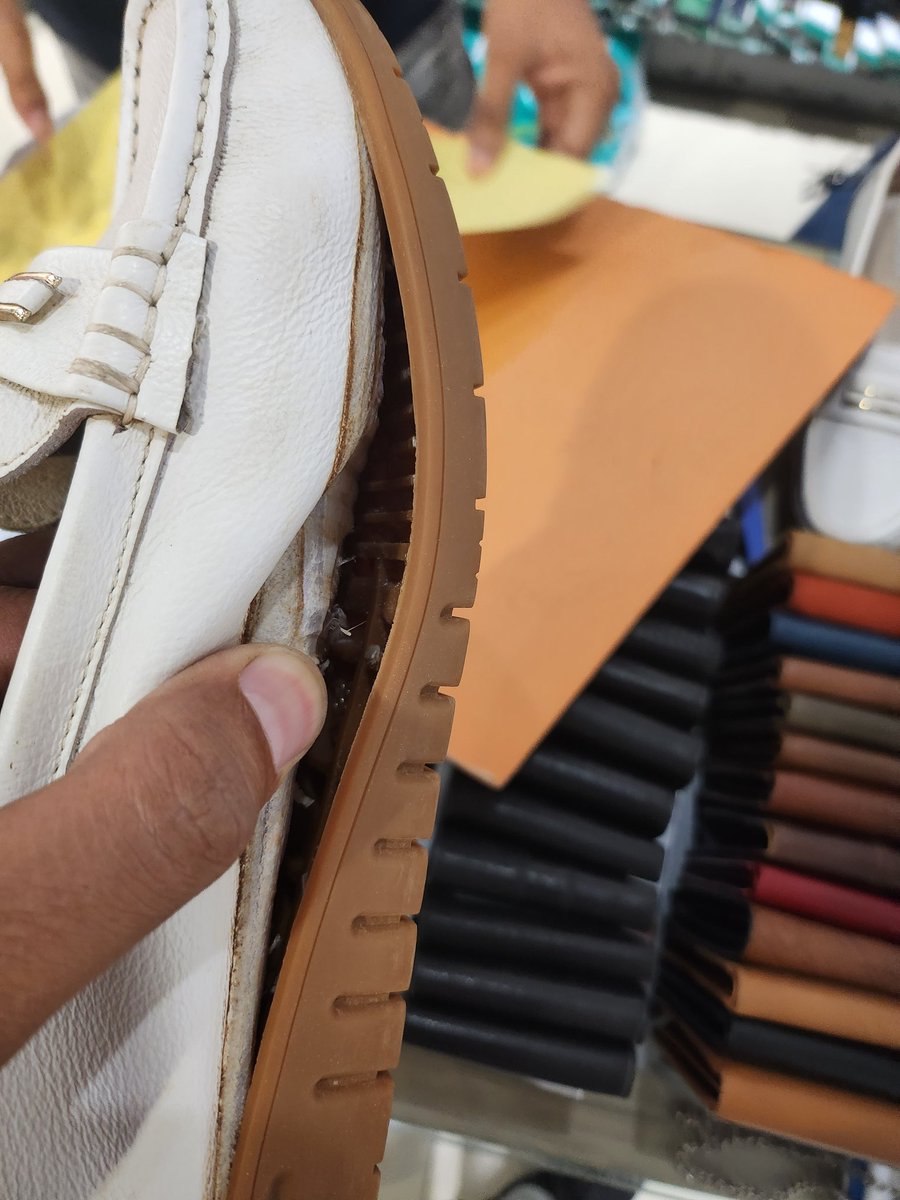 alterp84's tweet photo. @Woodland 
I purchased 3 woodland newly arrived footwear and the sole of 2 footwear pairs are detached within 6 months from purchased date, wore it hardly for 4 times. Pics attached
Are you selling Duplicate shoes, Thane, India store of Woodland?? #woodlandindia #woods #woodland https://t.co/JXuz60lBh2
