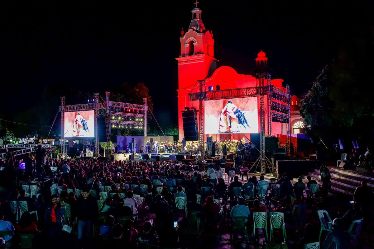AlfonsoDurazo's tweet photo. Extraordinarias imágenes que nos comparten del #FestivalKino en #Magdalena. 
Estamos trabajando para consolidar este festival como uno de los más importantes a nivel nacional e internacional. 

¡Mostraremos al mundo lo extraordinario que es #Sonora! 

#TierraDeOportunidades #CompromisosFirmes