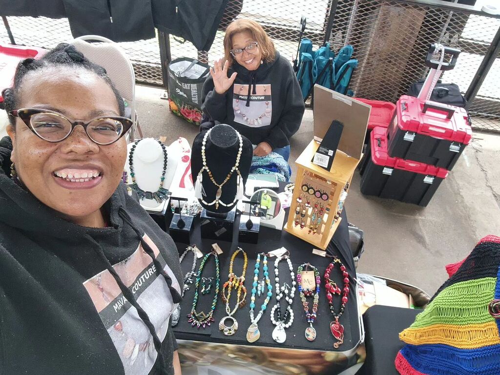 We out here bringing some Mavazi Style to the Cherry Street Pier for the Live24Hrs Market.
#tiedyeshirt #knitandcrochet #jewerlydesign #jewelrylovers #Fashionistas #jewelryforher #jewelryformen #tiedyeapparel #tiedyefashion #summerknits #handcrafted #han… instagr.am/p/CseYZX_JwWb/