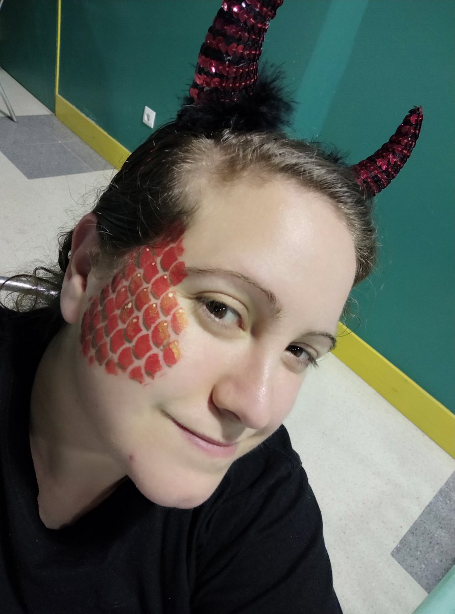 AlexiaChevalier's tweet photo. Para liarla parda de roleo, hay que hacerlo bien 😋

@CCZonaEste #DungeonsDay
#NewRules https://t.co/IROR1VqAKn