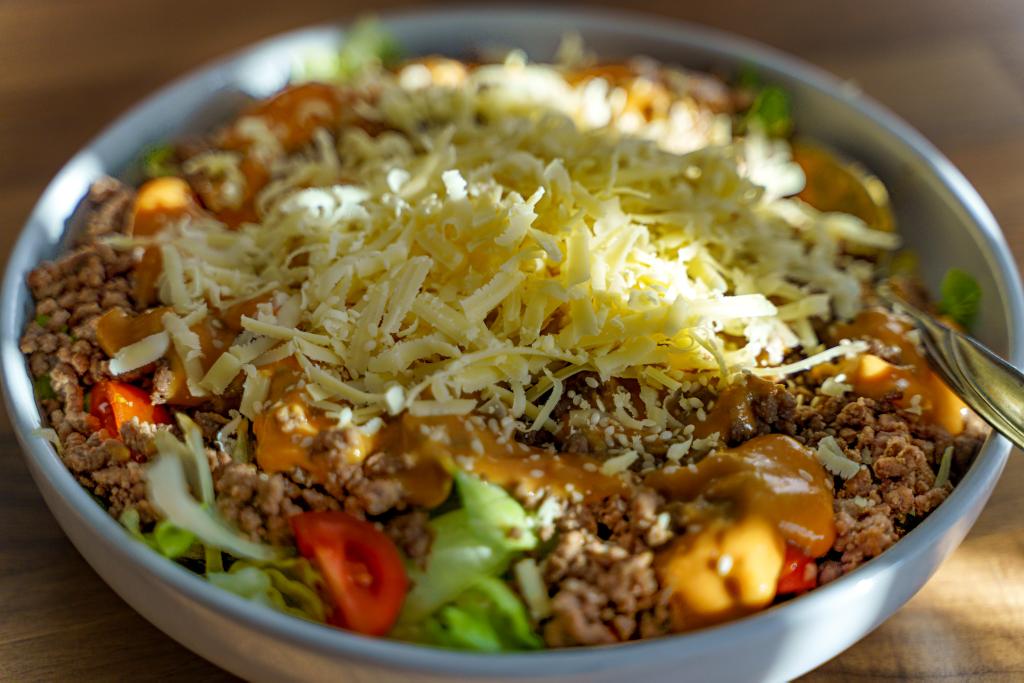 ChunAlan's tweet image. Big Mac salad! Recipe courtesy of The Good Bite, although I cheated and added a little bit of grated Cheddar on mine 😋 #bigmacsalad #healthyfood #foodie #food #salad