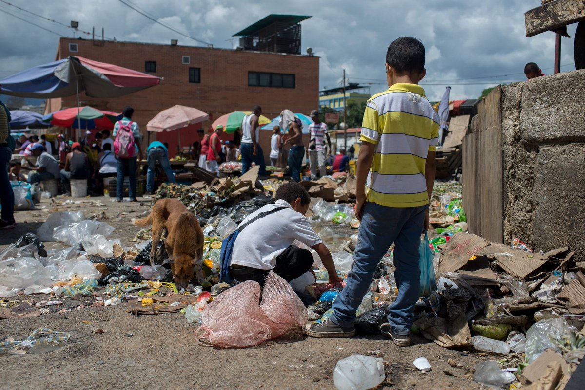 pauloap's tweet photo. Vamos corrigir, com fotos da Venezuela:

LIXO PARA TODOS. ISTO É SOCIALISMO. https://t.co/sEZEIZqmns