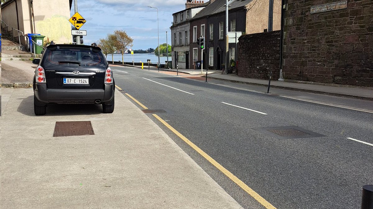 Lower Glanmire Road

Sent in by a follower

 #bpcLowerGlanmireRoad
#badParkingCork