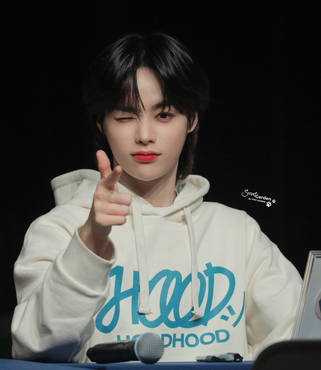 hubiloops's tweet photo. i love him so much :( https://t.co/VTenwS6dTn