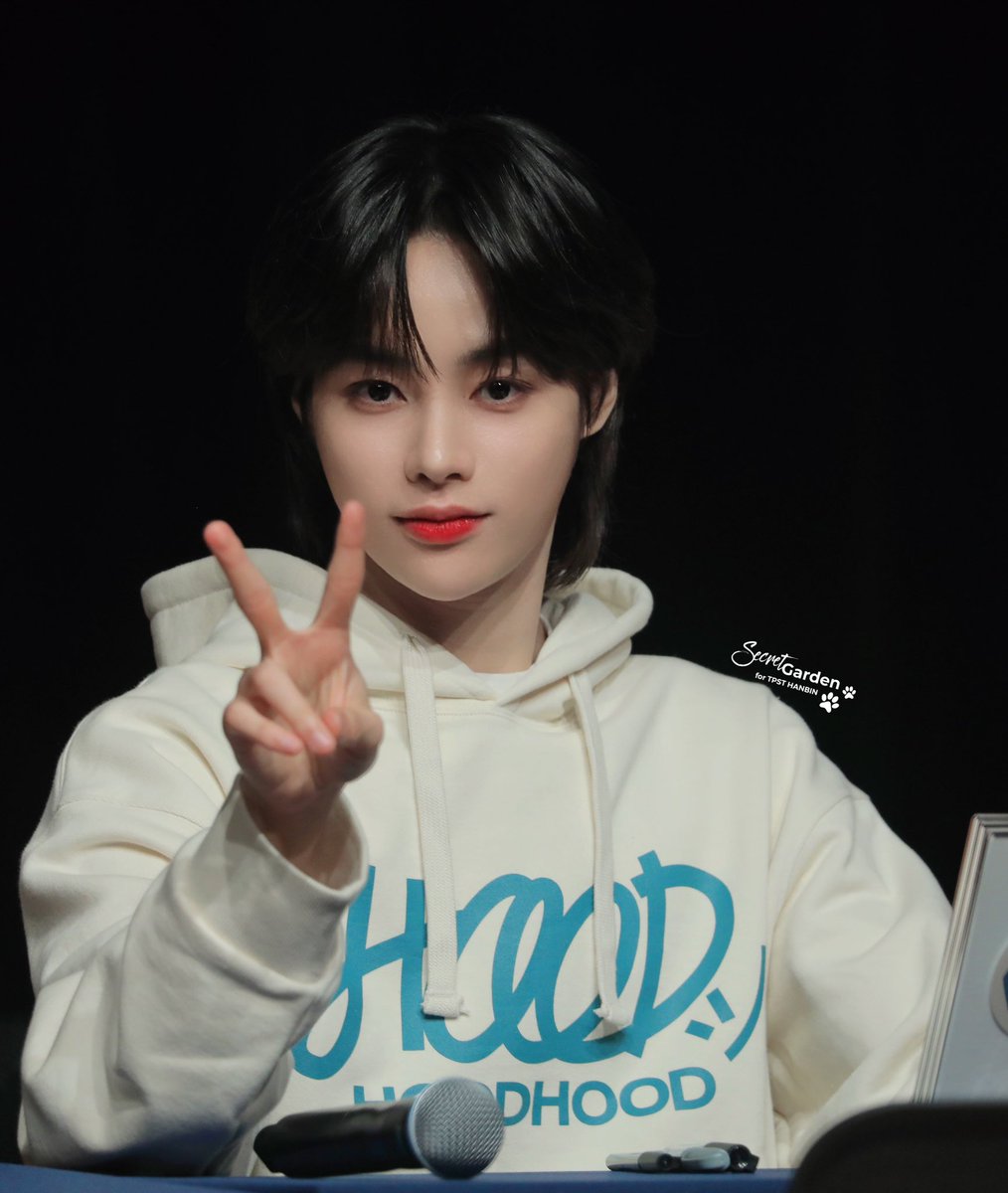 hubiloops's tweet photo. i love him so much :( https://t.co/VTenwS6dTn