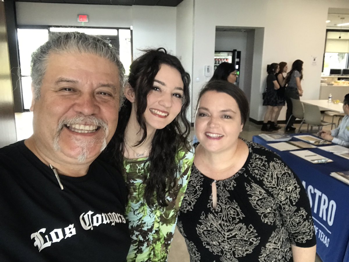 ValsArtClass's tweet photo. At National Congressional Art Competition with our High-Flying Art Cougars #nisdfinearts #northsidefinearts #northsideforall #joaquincastro https://t.co/XFOjWuUVSv