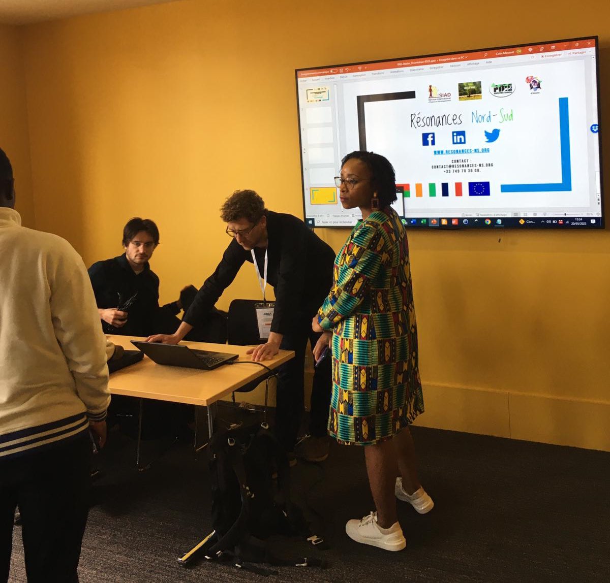 MboaParis's tweet image. Workshops @ #MboaParis2023✨

1. Atelier pitch by @freethinkingST 
2. Atelier d’orientation à la création d’entreprise | Focus 🇨🇲 - 🇫🇷 @ResonancesS 
3. Entreprendre dans la cosmétique by Olivia Paul avec #BrownSkinBeauty  
4. Meet Entrepreneur by @MeetAfrica2