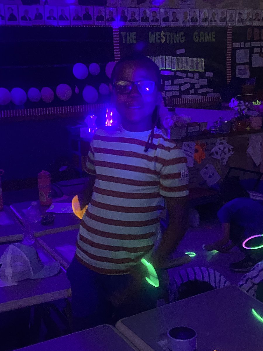 patgeyer's tweet photo. When @JoannaAmbrosio4 invites you to a GLOW PARTY in her classroom, you go!!!! #gradethree #glowparty #activelearning #fun #celebrate #culture #classroomculture #kindness #love #schoolculture https://t.co/WqD9vIuSfM
