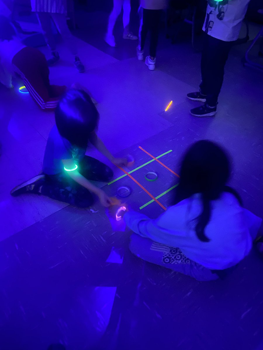 patgeyer's tweet photo. When @JoannaAmbrosio4 invites you to a GLOW PARTY in her classroom, you go!!!! #gradethree #glowparty #activelearning #fun #celebrate #culture #classroomculture #kindness #love #schoolculture https://t.co/WqD9vIuSfM