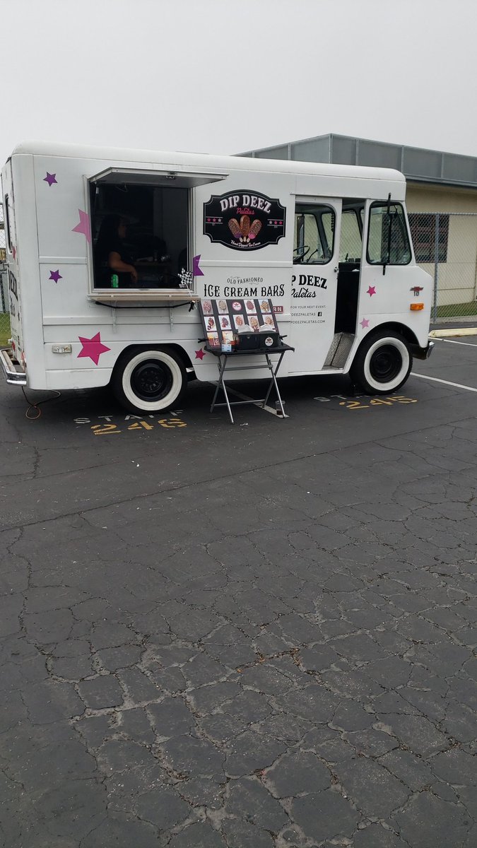 Come to the Peninsula Football Car show to support Panther Football today from 9am-1pm. Come have lunch provided by Gold Star Catering and ice cream by Dip Deez Paletas. #pantherfootball #Goodtimes