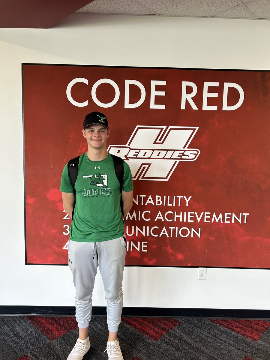 creasey_11's tweet photo. After a great camp I’m excited to say I have received my first offer from Henderson State University! Thank you for believing in me and giving me this opportunity! ⚪️🔴
@CoachDrew18 @CoachJtolleson @ReddiesCoachMax @Coach_Hols https://t.co/QvHVLzve3v