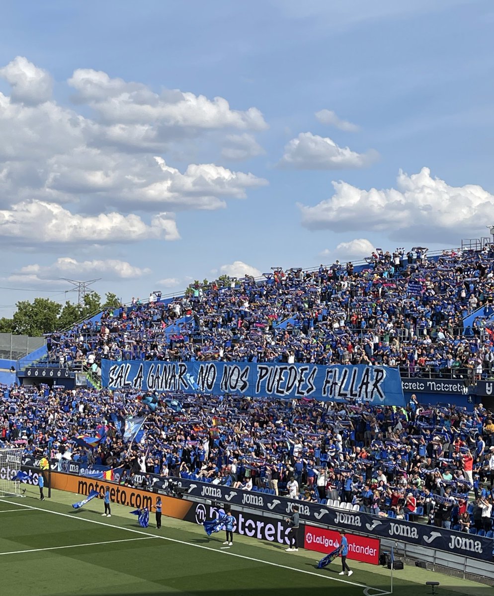 _Alvarovic's tweet photo. 💙 Lo único que va a permanecer con el paso del tiempo y hace verdaderamente grande a este club. Lo único a la altura de la categoría. Siempre esta gente. Esto es el Getafe. Y nada más. Día de luto. https://t.co/avFPr8bSj6
