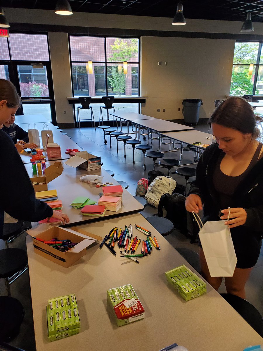 chixsports's tweet photo. JV girls soccer made self care bags for students that go to the counseling office for mental health services. They contain some inspirational messages, a fidget, stress ball, journal and pen, and other items. The team packed over 100 bags.
#outwardfocus #eastpride https://t.co/83ihchx3BI