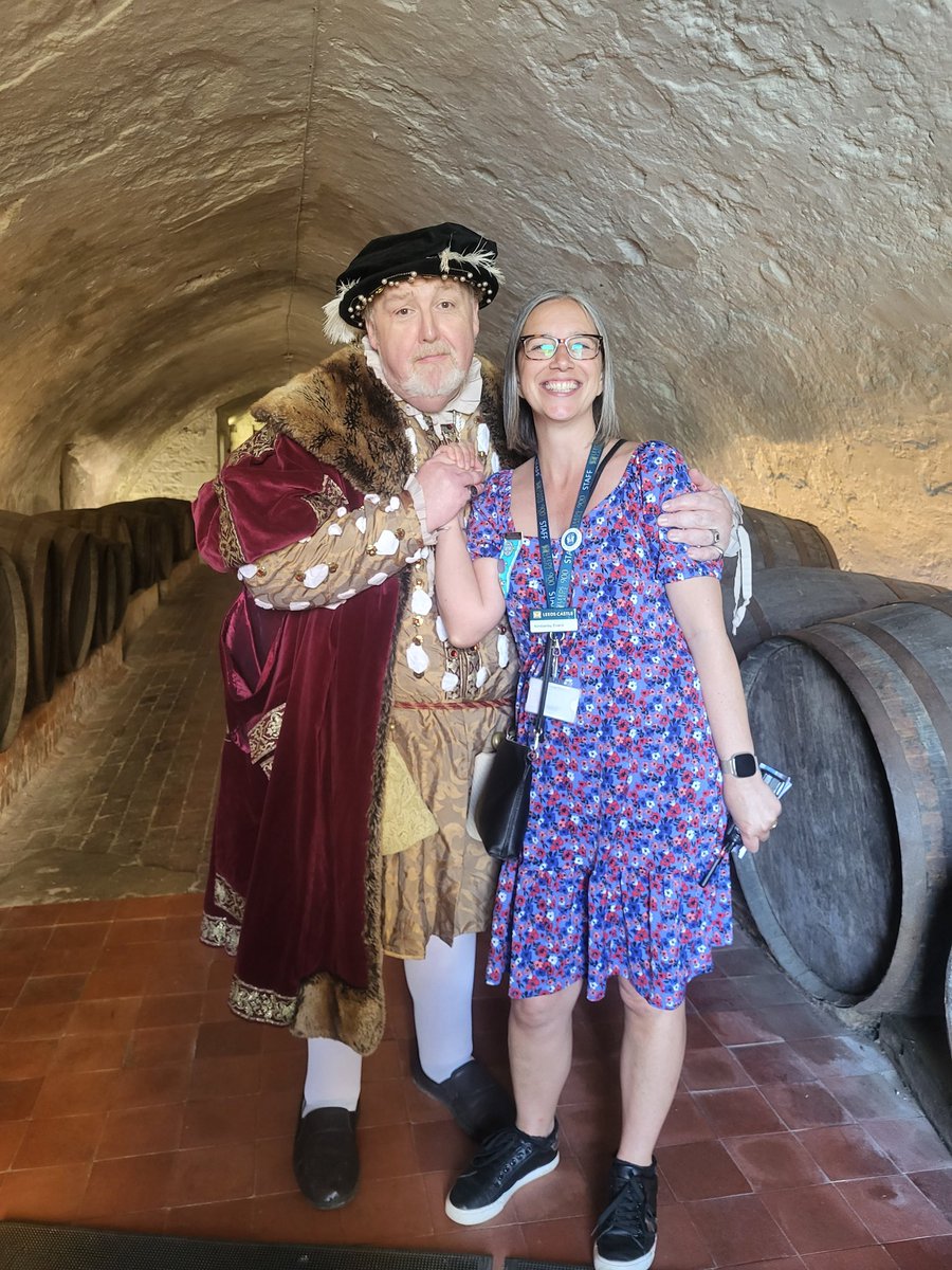 LeedsCastleEd's tweet photo. Today we hosted 700 Kent West Rainbows, Brownies, Guides &amp; their leaders to work towards their special @leedscastleuk badge.

Falconry, the maze, playground, the castle &amp; a chat with @1491_HenryVIII

Our staff loved seeing all your smiley faces &amp; meeting you all.
@Girlguiding https://t.co/K9kVU0gJ55