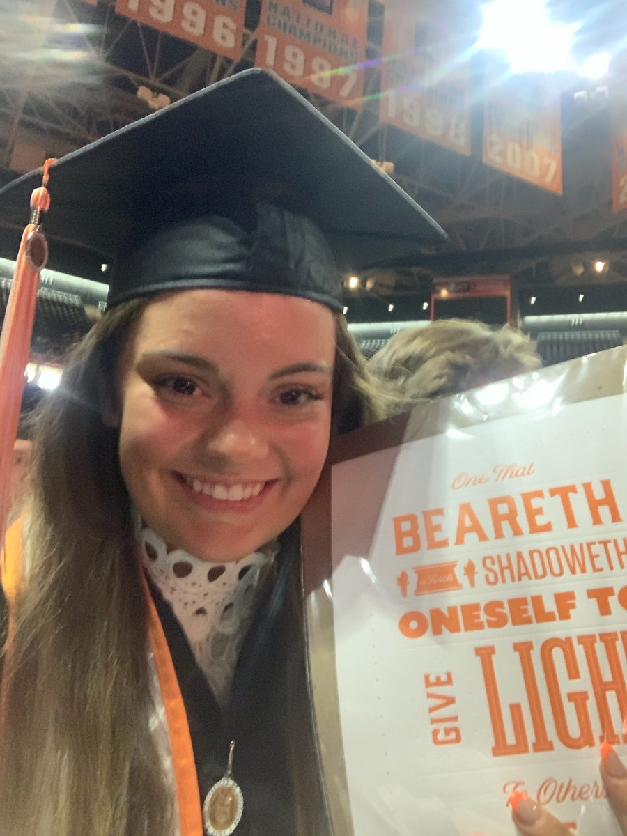 Glory2ourK's tweet photo. @tennalum #UTGrad23 https://t.co/dk2bvvSx2I